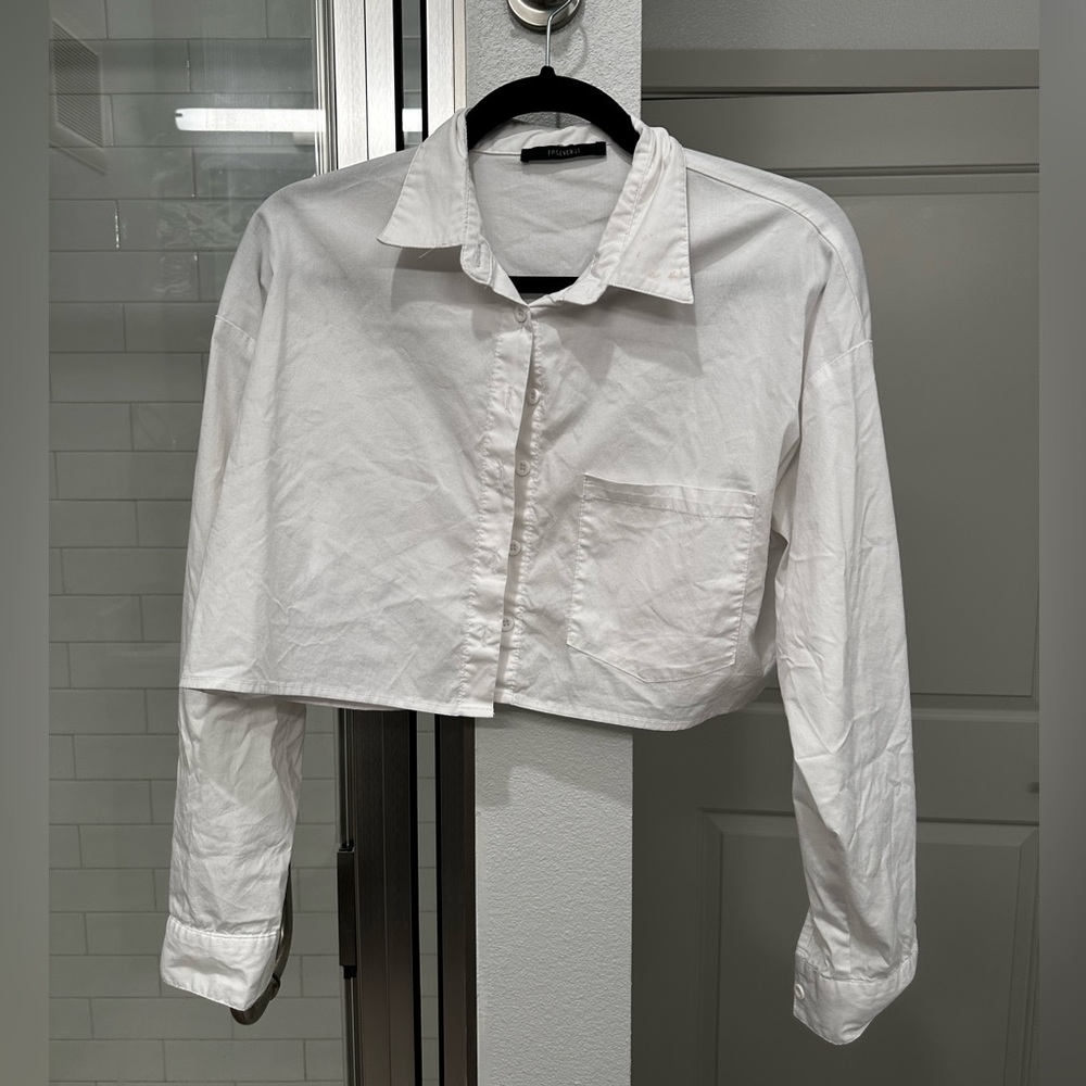 F21 Cropped Button Down in Small